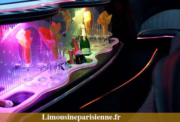 Jeux de lumières dans un Hummer Limousine H3